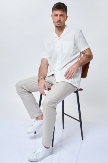 מכנסיים בשילוב פשתן