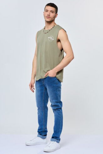 ג'ינס בסיס כחול כהה חלק בגזרה צרה