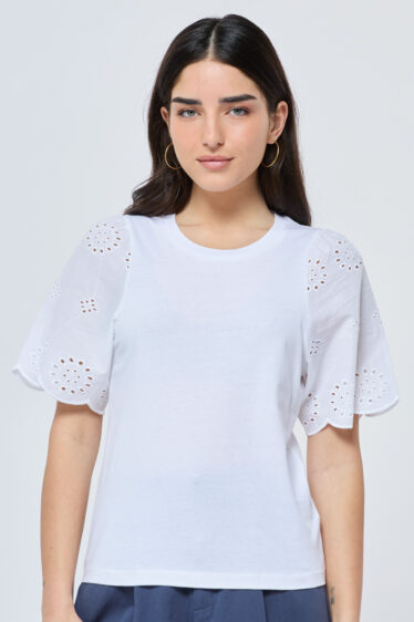 חולצה עם שרוול מעוטר