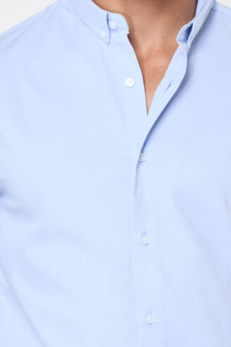 חולצה מכופתרת צרה לייקרה טקסטורה - תכלת