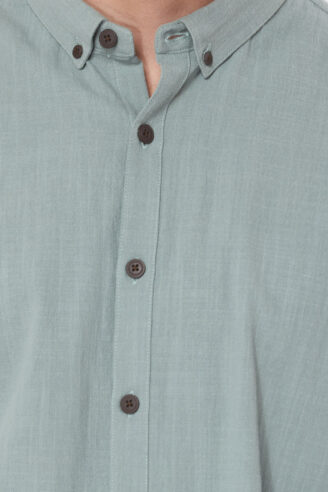 חולצה מכופתרת בד במרקם טבעי - ירוק