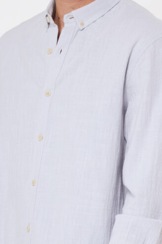 חולצה מכופתרת בד במרקם טבעי - אפור בהיר