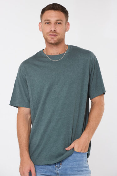 חולצת טי מלנש עם לוגו