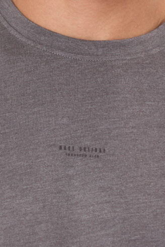 חולצת טי מלנש עם לוגו