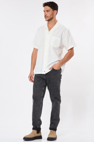 חולצה מכופתרת BOXY עם כיס - לבן