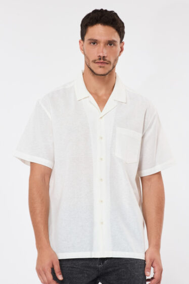 חולצה מכופתרת BOXY עם כיס - לבן