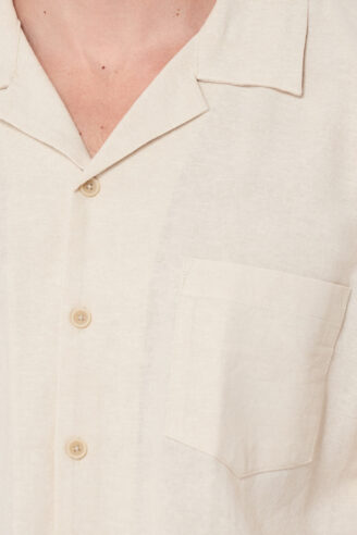 חולצה מכופתרת BOXY עם כיס - בז'