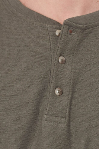 חולצת טי כפתורים סלאב heavy - זית