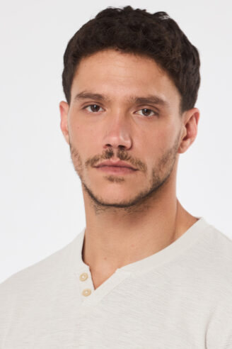 חולצת טי עם טקסטורה - בז'