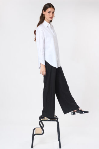 חולצה לבנה מכופתרת אוברסייז - לבן