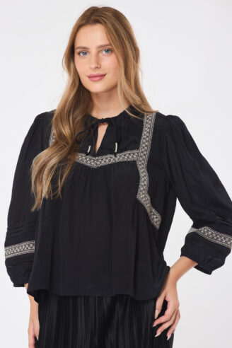 חולצת בוהו בשילוב רקמה - שחור