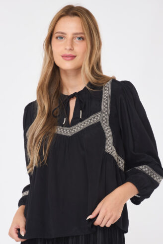 חולצת בוהו בשילוב רקמה - שחור