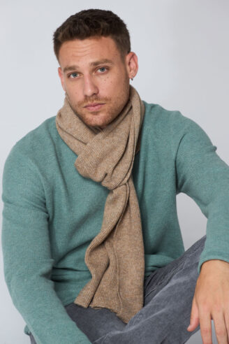 צעיף סרוג - בז' צעיף סרוג - בז'