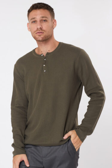 סריג קל סריגת ואפל עם כפתורים - זית