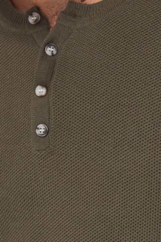 סריג קל סריגת ואפל עם כפתורים - זית