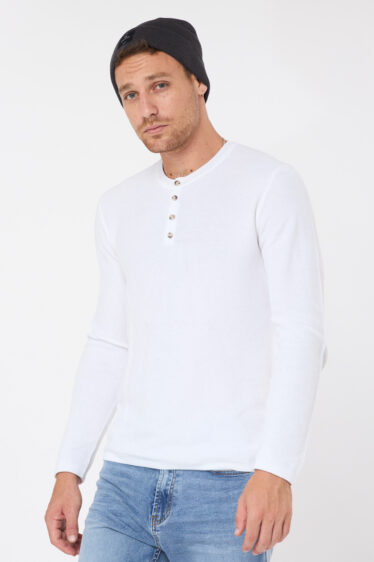 סריג קל סריגת ואפל עם כפתורים - לבן