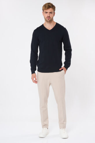 סריג בייסיק צווארון וי