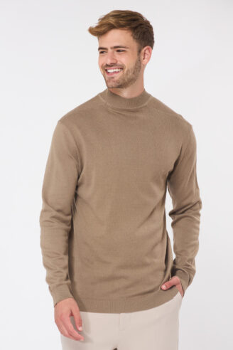 סריג בייסיק צווארון חצי גולף - חום בהיר סריג בייסיק צווארון חצי גולף - חום בהיר