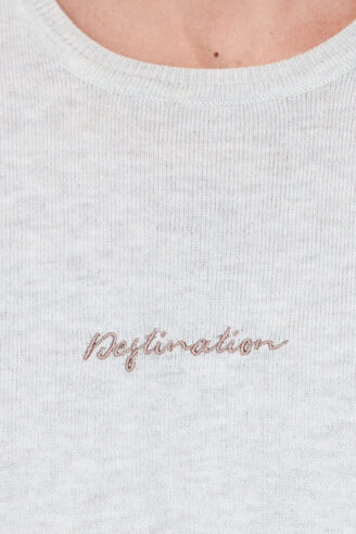 סריג בייסיק עם רקמת לוגו - לבן מלנש