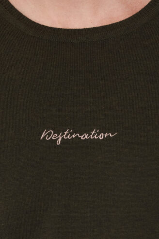 סריג בייסיק עם רקמת לוגו - זית כהה