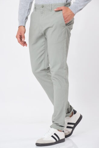 מכנסי צ'ינו בסיסים גימור פיצ' גזרה צרה