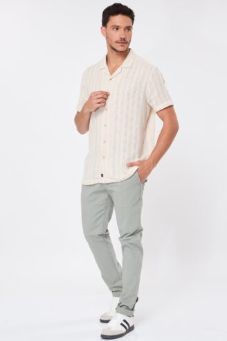 מכנסי צ'ינו בסיסים גימור פיצ' גזרה צרה