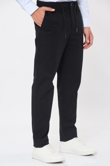 מכנסי טקסטורה עם גומי - שחור