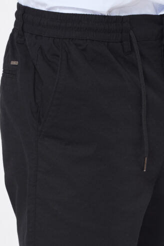 מכנסי טקסטורה עם גומי - שחור