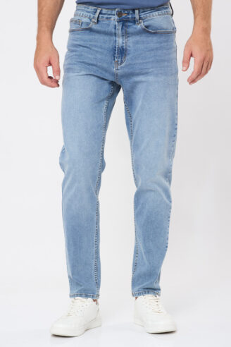 ג’ינס שטוף בגזרה משוחררת ג’ינס שטוף בגזרה משוחררת