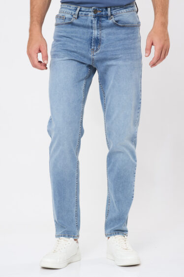 ג’ינס שטוף בגזרה משוחררת