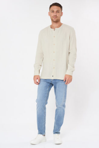 ג’ינס שטוף בגזרה משוחררת