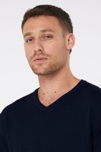 סריג בייסיק צווארון וי